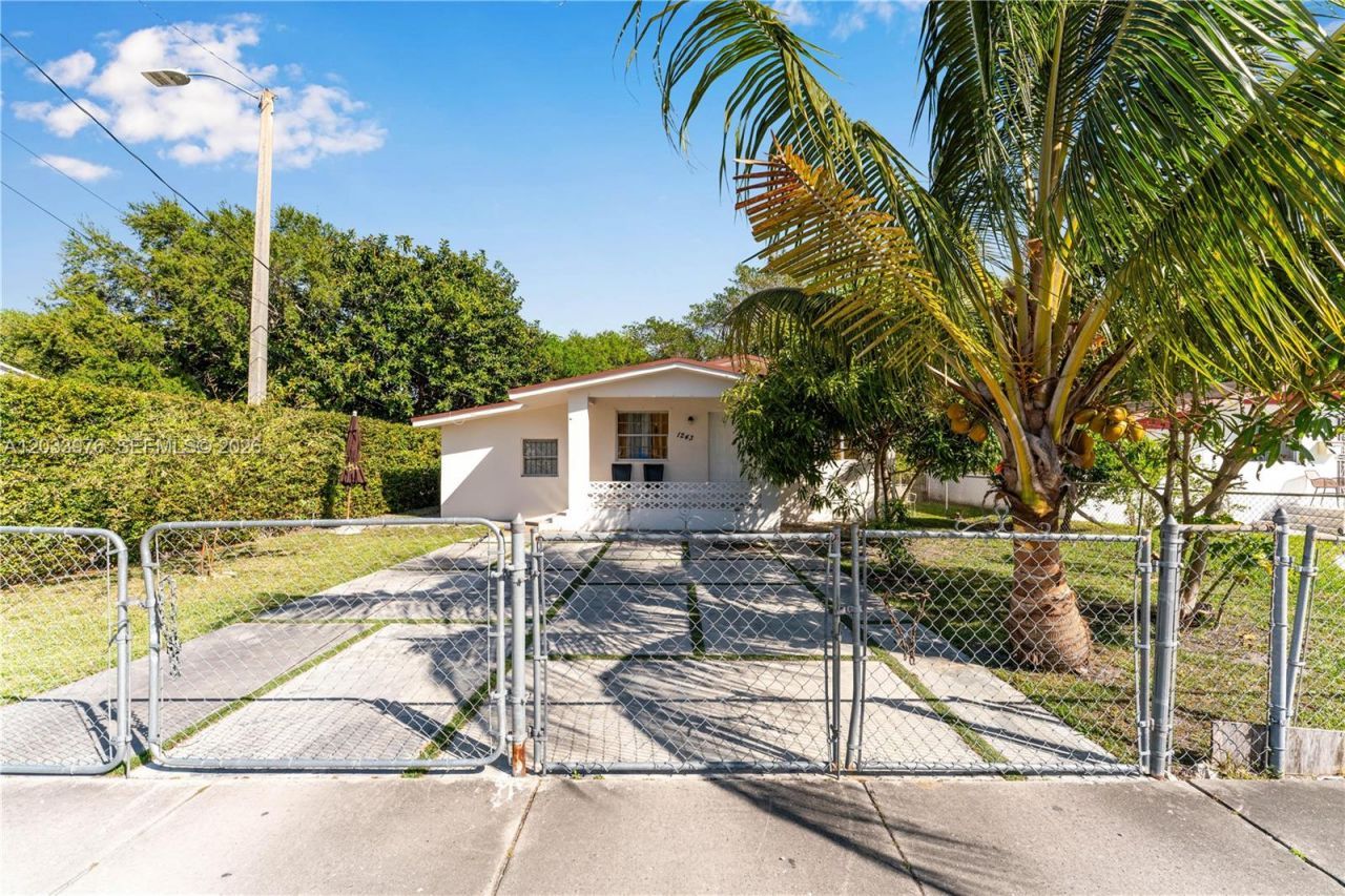 1243 NW 42nd St , Miami, FL 33142 Photo