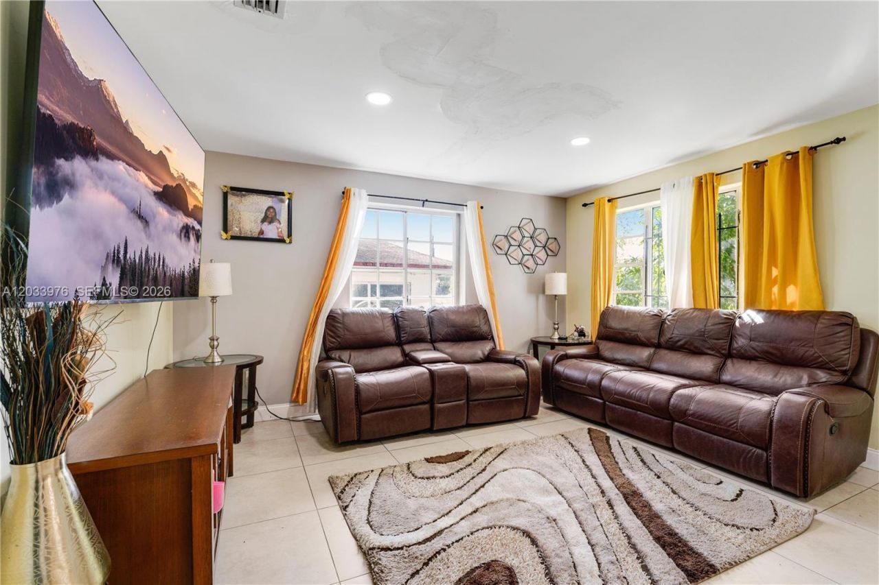 1243 NW 42nd St , Miami, FL 33142 Photo
