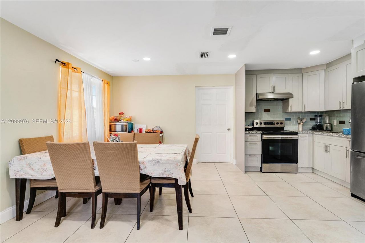 1243 NW 42nd St , Miami, FL 33142 Photo