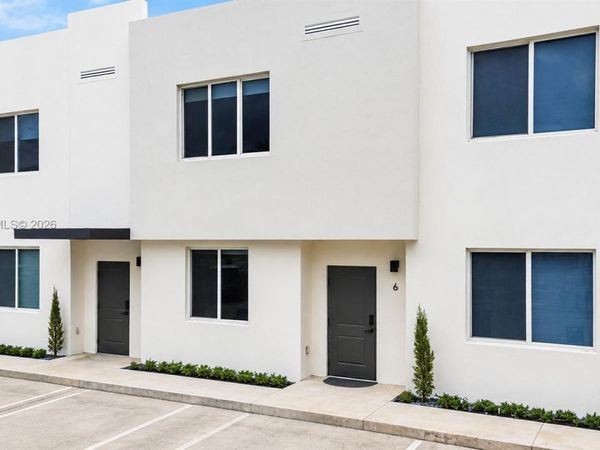 171 NW 158th St, Unit 10, Miami, FL 33169