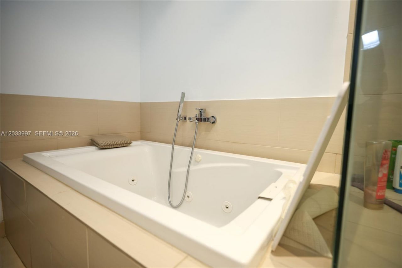 7135 Collins Ave, Unit 735, Miami Beach, FL 33141 Photo