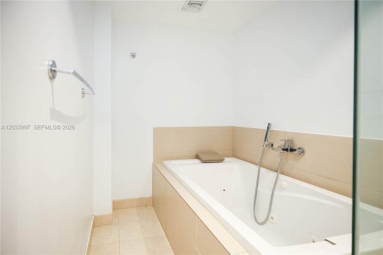 7135 Collins Ave, Unit 735, Miami Beach, FL 33141 Photo