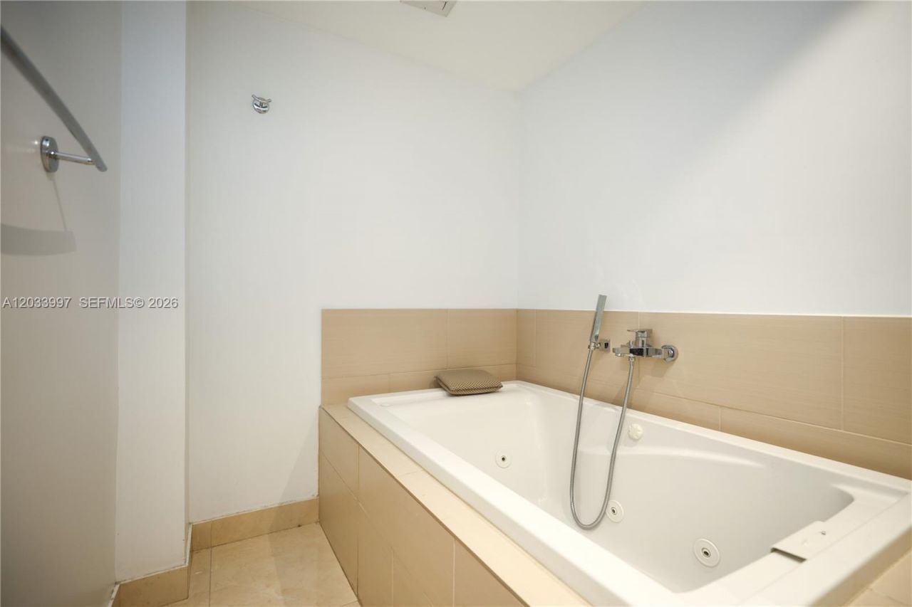 7135 Collins Ave, Unit 735, Miami Beach, FL 33141 Photo