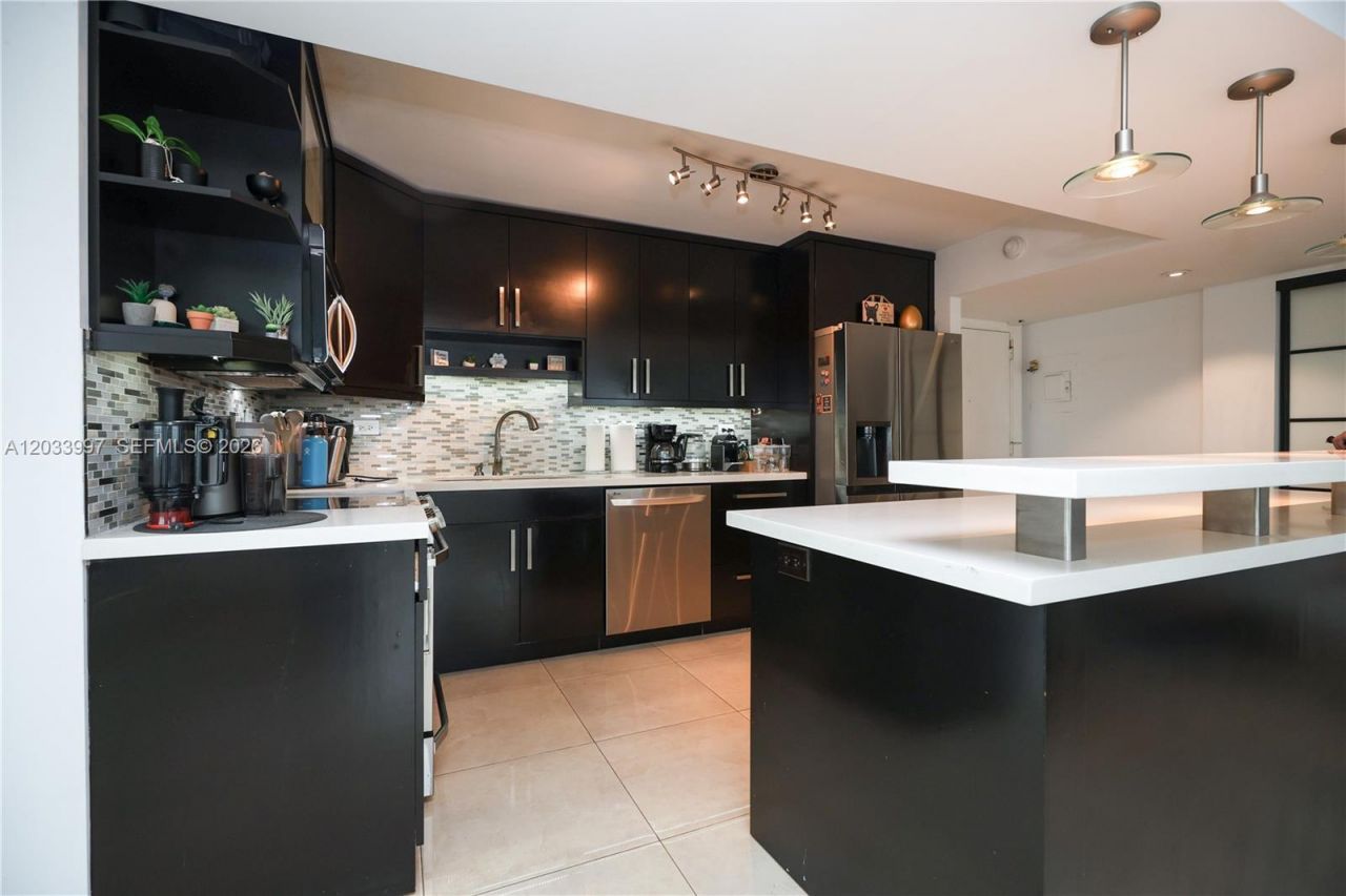7135 Collins Ave, Unit 735, Miami Beach, FL 33141 Photo