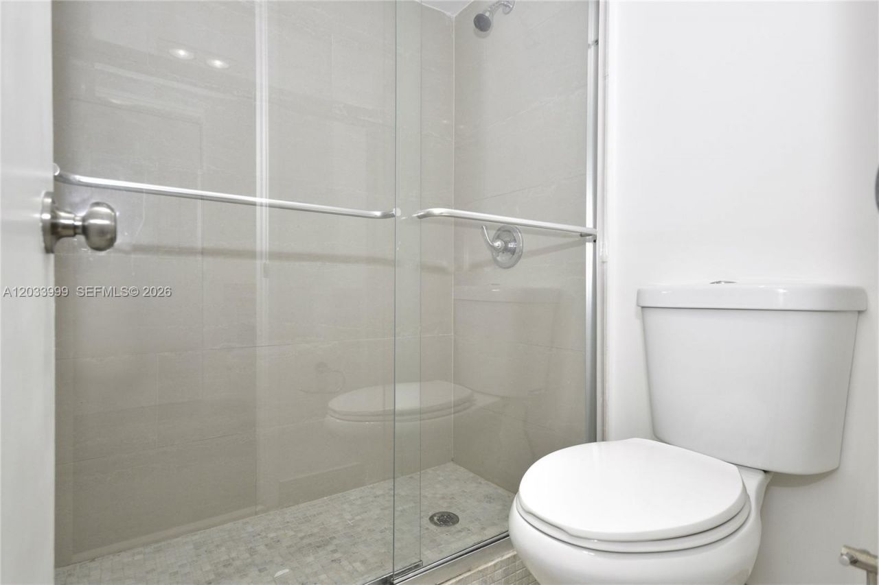 20505 E Country Club Dr , Unit 237, Aventura, FL 33180 Photo