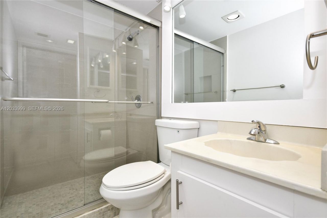 20505 E Country Club Dr , Unit 237, Aventura, FL 33180 Photo