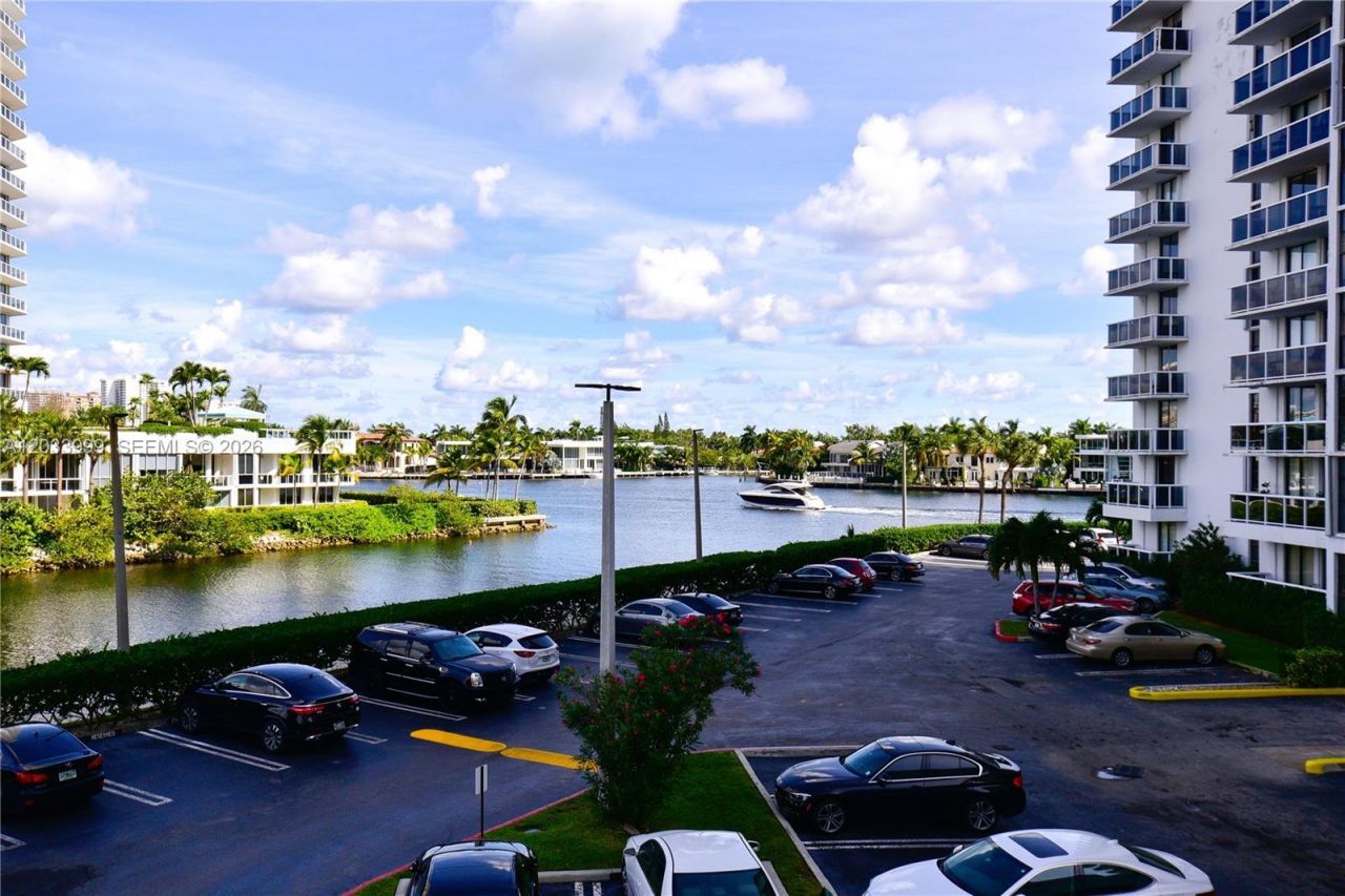 20505 E Country Club Dr , Unit 237, Aventura, FL 33180 Photo