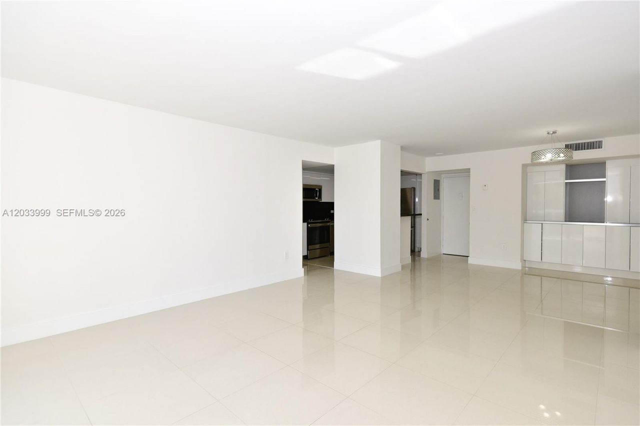20505 E Country Club Dr , Unit 237, Aventura, FL 33180 Photo