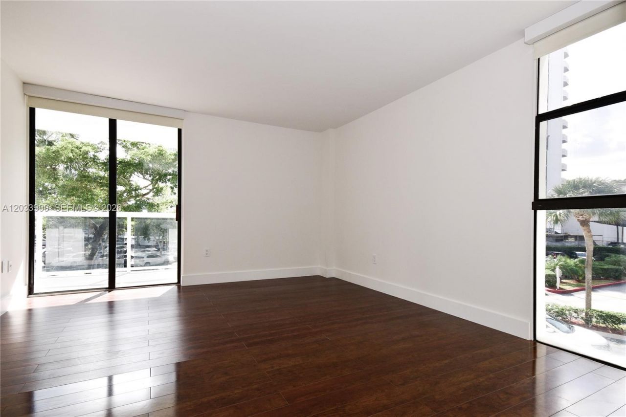 20505 E Country Club Dr , Unit 237, Aventura, FL 33180 Photo