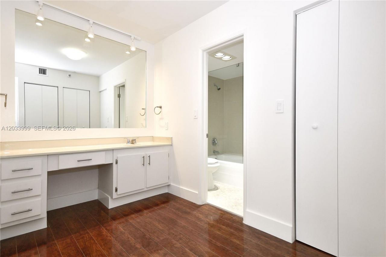 20505 E Country Club Dr , Unit 237, Aventura, FL 33180 Photo