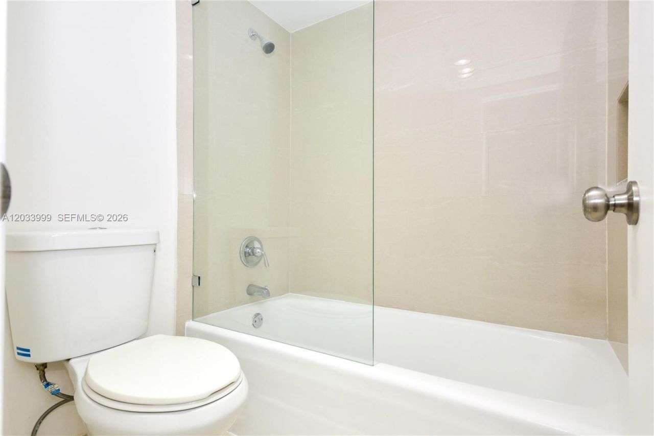 20505 E Country Club Dr , Unit 237, Aventura, FL 33180 Photo