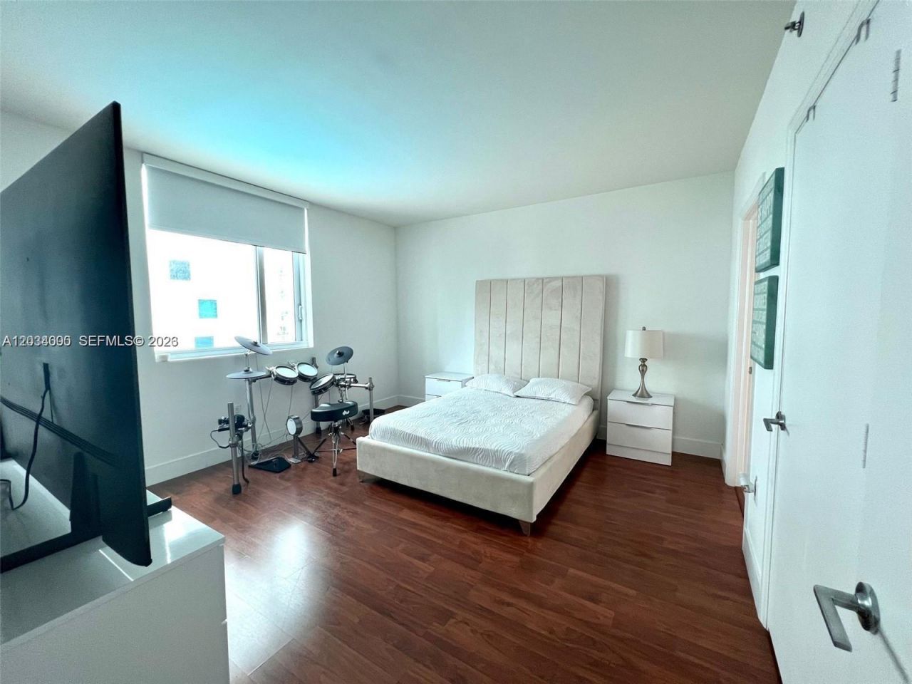 500 Brickell Ave , Unit 1410, Miami, FL 33131 Photo