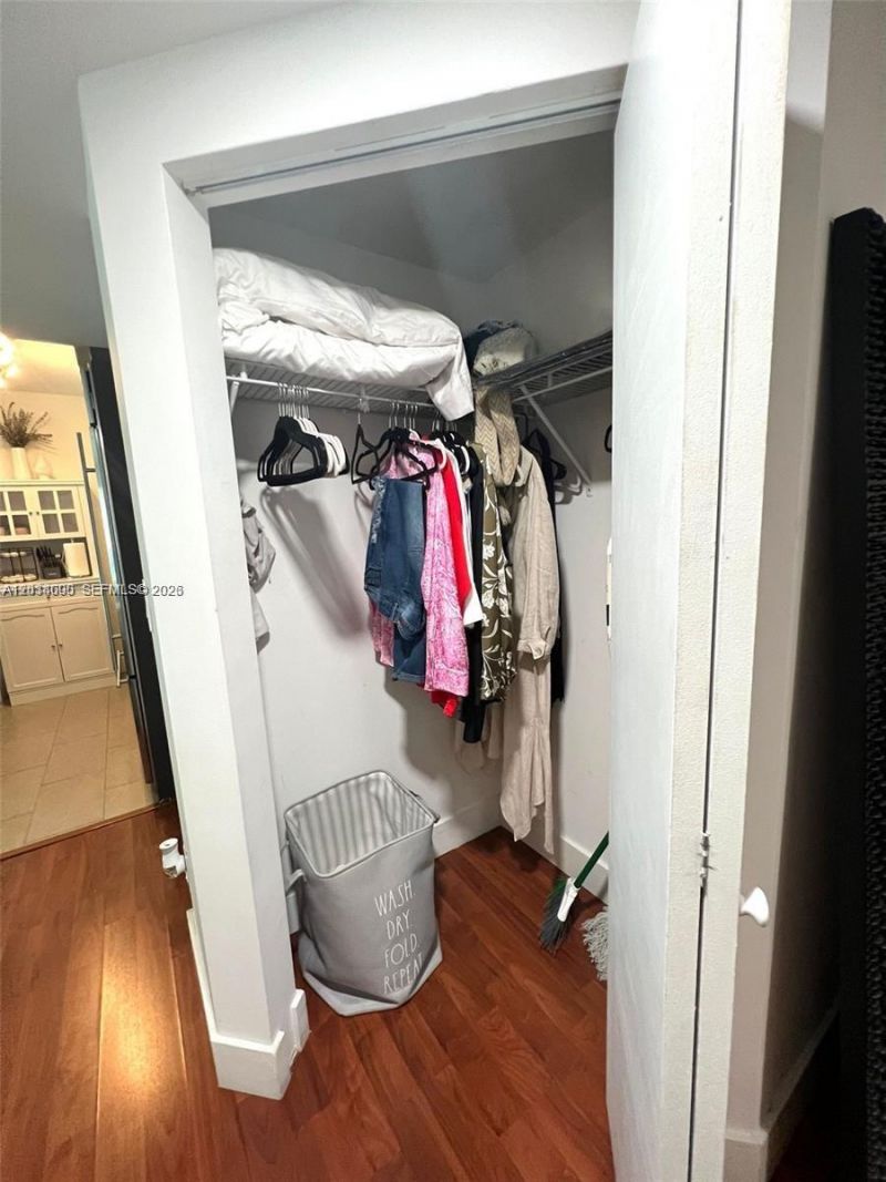 500 Brickell Ave , Unit 1410, Miami, FL 33131 Photo