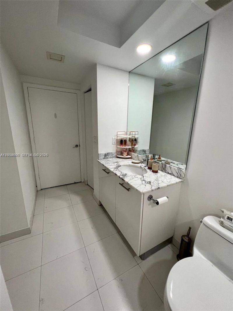500 Brickell Ave , Unit 1410, Miami, FL 33131 Photo
