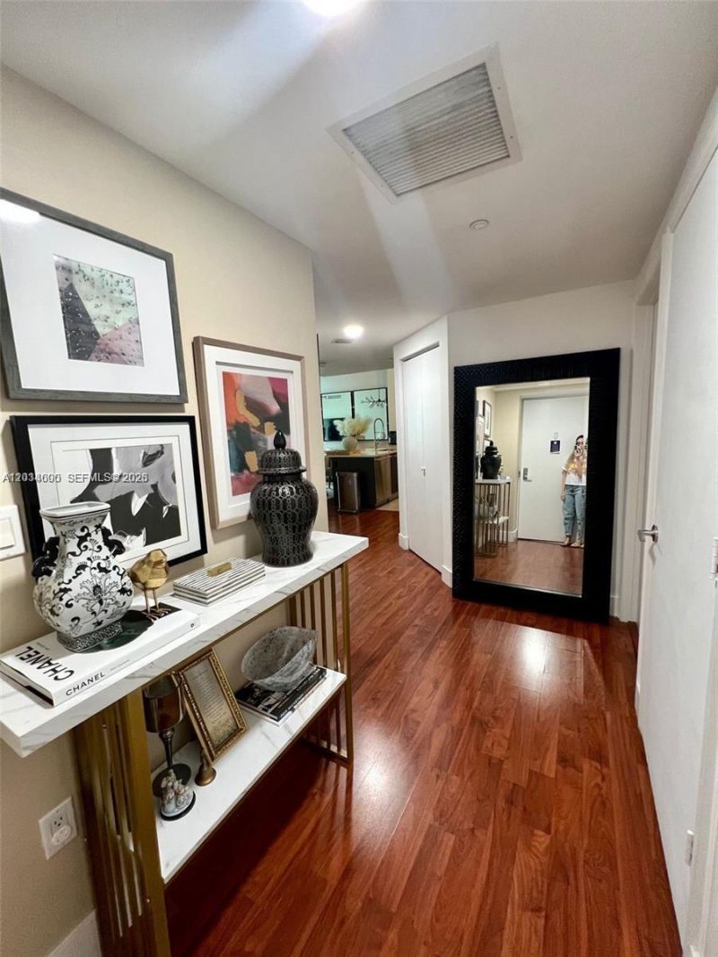 500 Brickell Ave , Unit 1410, Miami, FL 33131 Photo