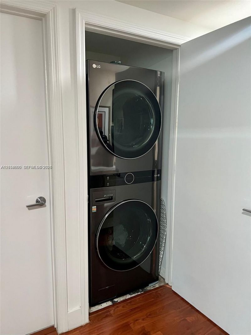 500 Brickell Ave , Unit 1410, Miami, FL 33131 Photo