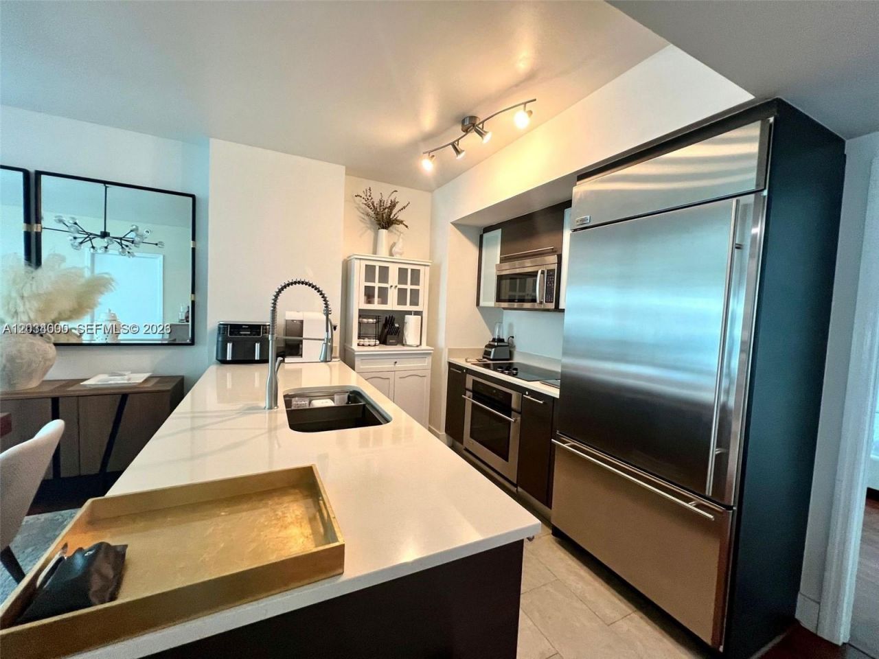 500 Brickell Ave , Unit 1410, Miami, FL 33131 Photo