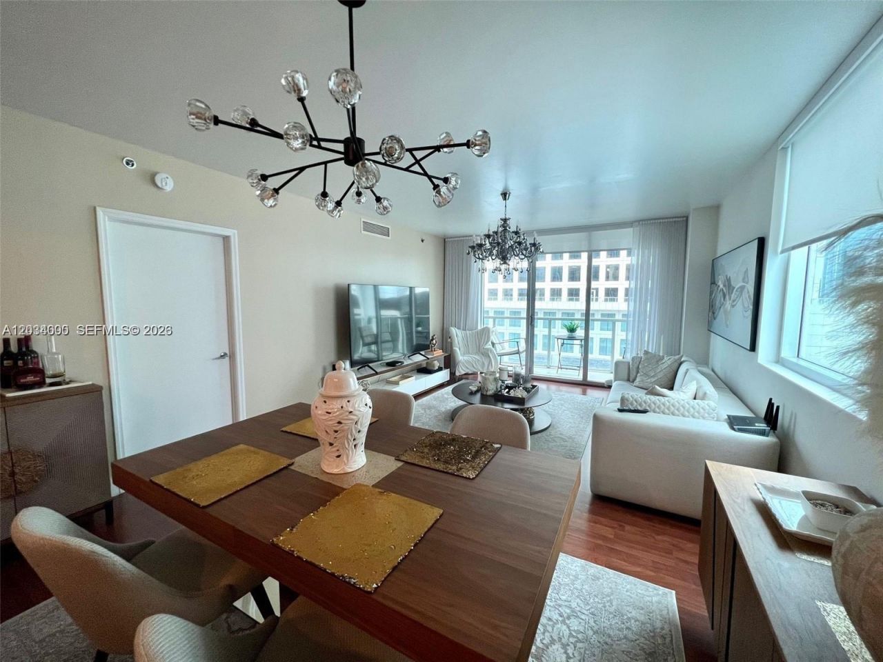500 Brickell Ave , Unit 1410, Miami, FL 33131 Photo