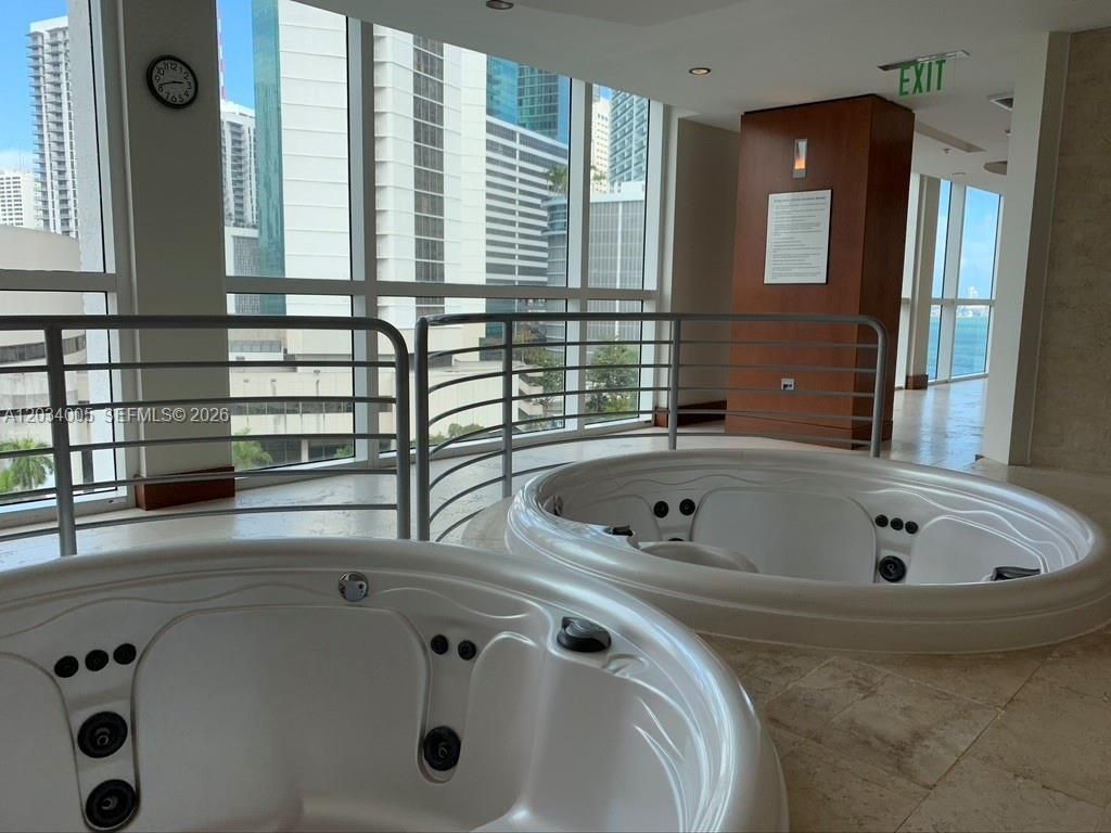 31 SE 5th St , Unit 3103, Miami, FL 33131 Photo