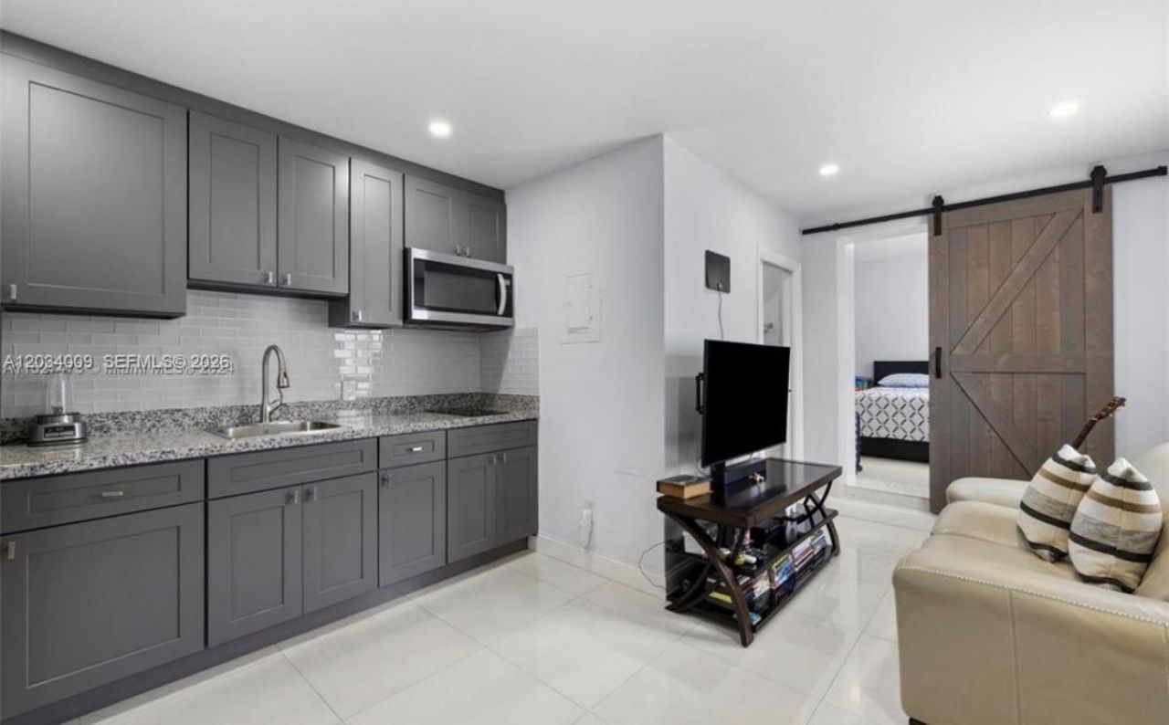 6010 NW 38th St , Unit 1, Virginia Gardens, FL 33166 Photo