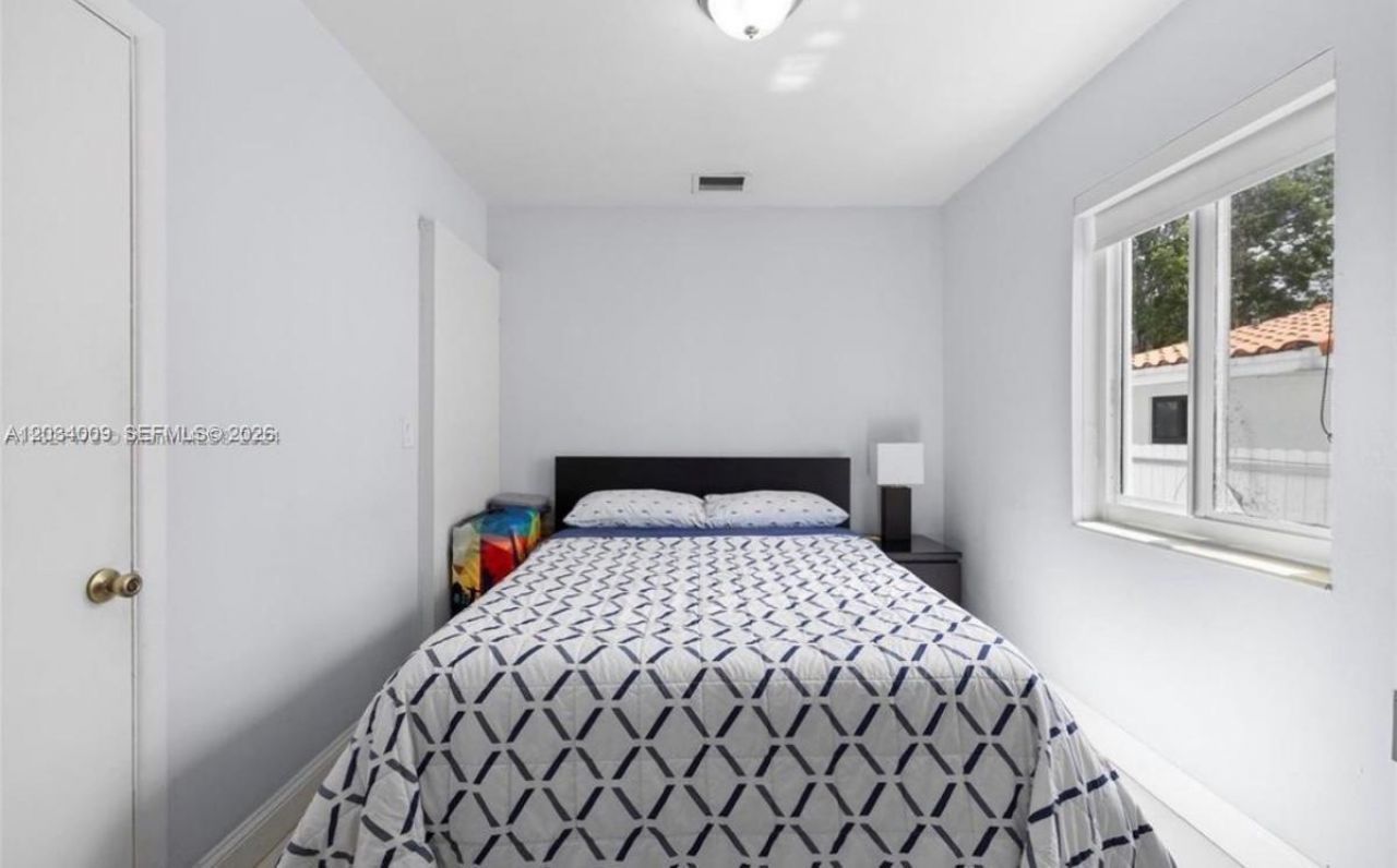 6010 NW 38th St , Unit 1, Virginia Gardens, FL 33166 Photo