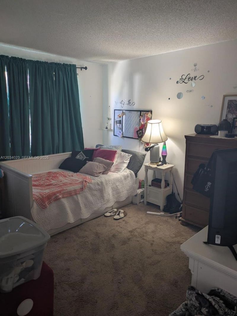 950 SW 95th Ter , Pembroke Pines, FL 33025 Photo