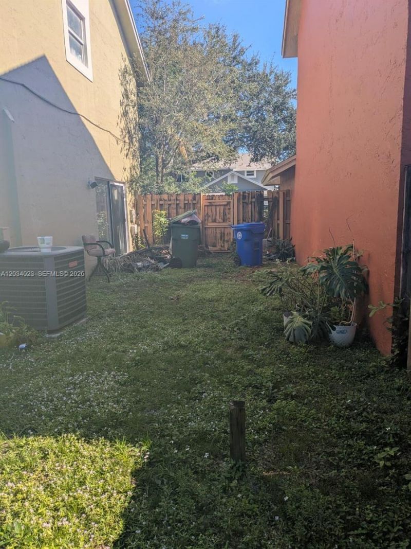 950 SW 95th Ter , Pembroke Pines, FL 33025 Photo