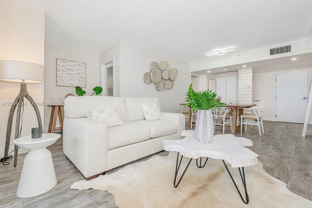 2301 Collins Ave , Unit 926, Miami Beach, FL 33139 Photo