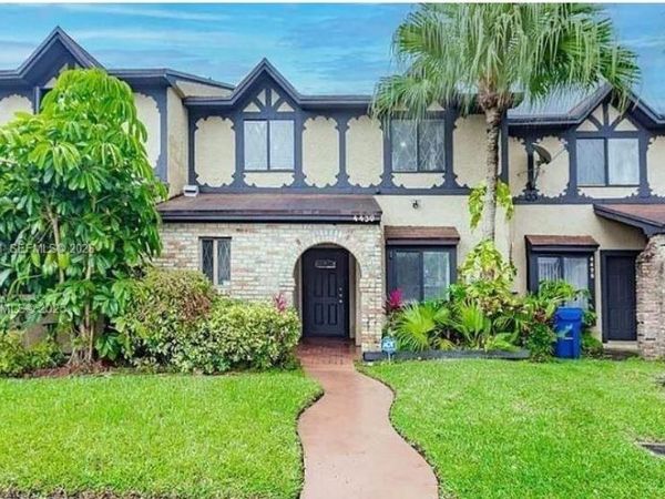 4430 NW 92nd Way , Sunrise, FL 33351