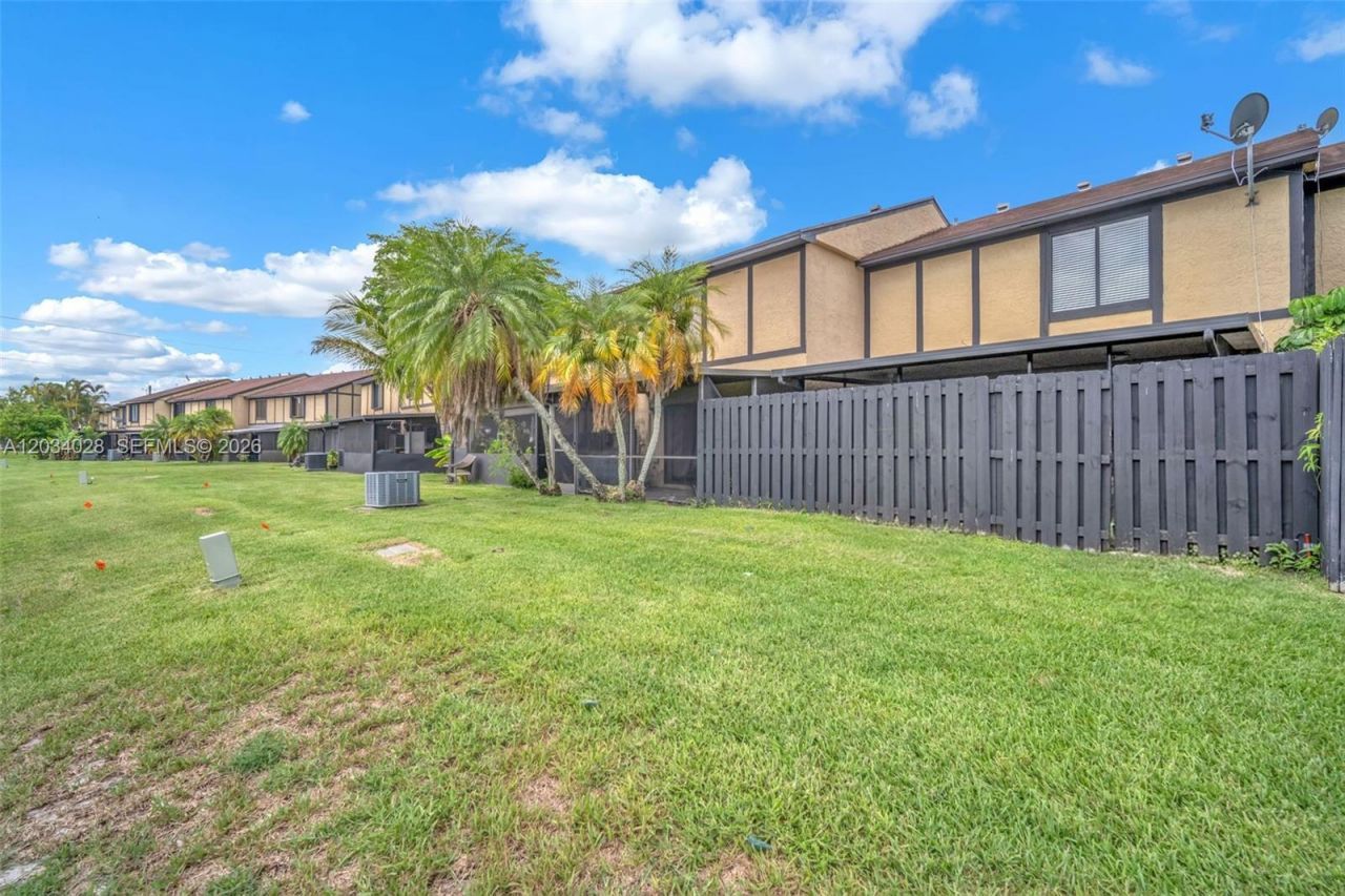 4430 NW 92nd Way, Sunrise, FL 33351 Photo