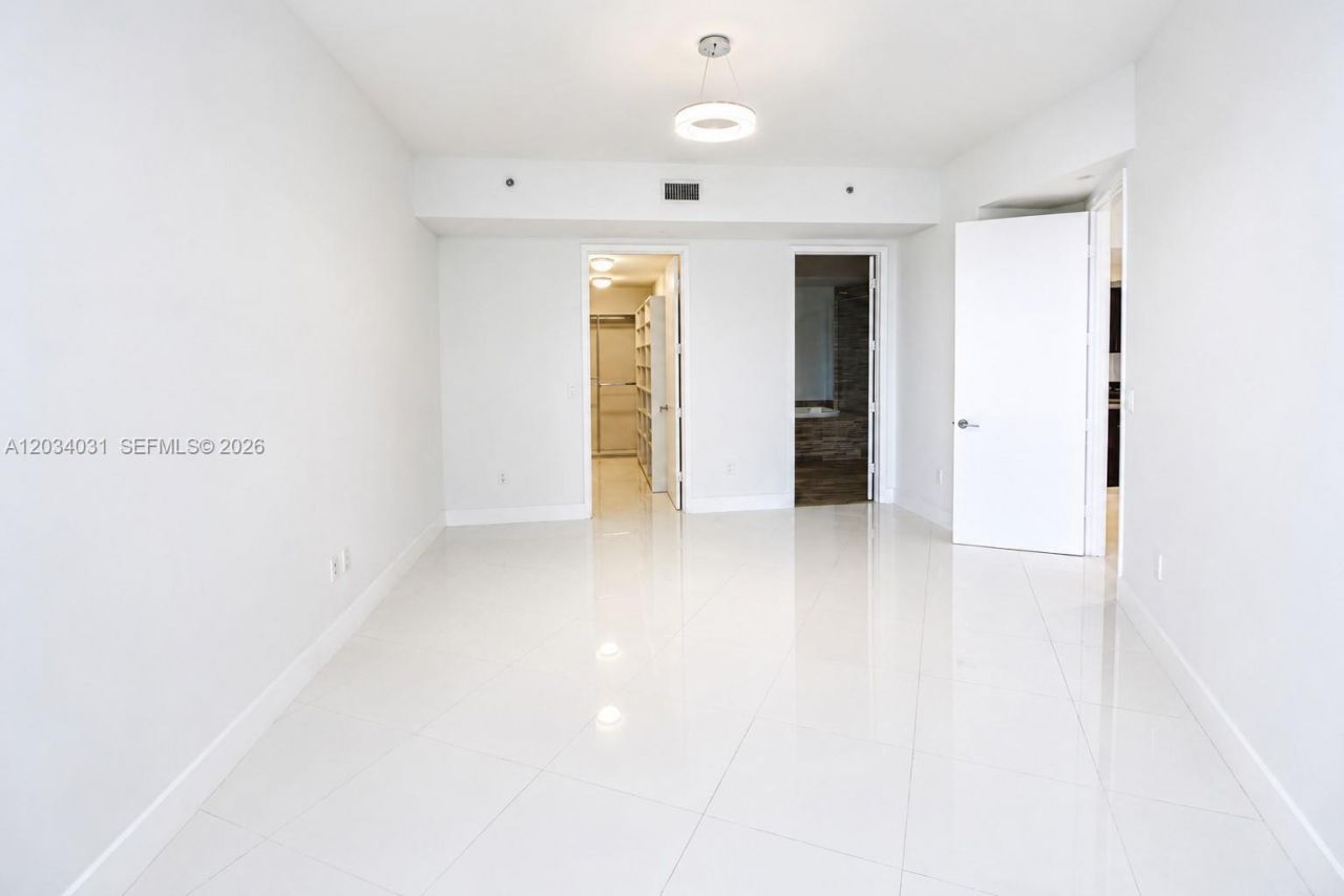 15901 Collins Ave, Unit 403, Sunny Isles Beach, FL 33160 Photo