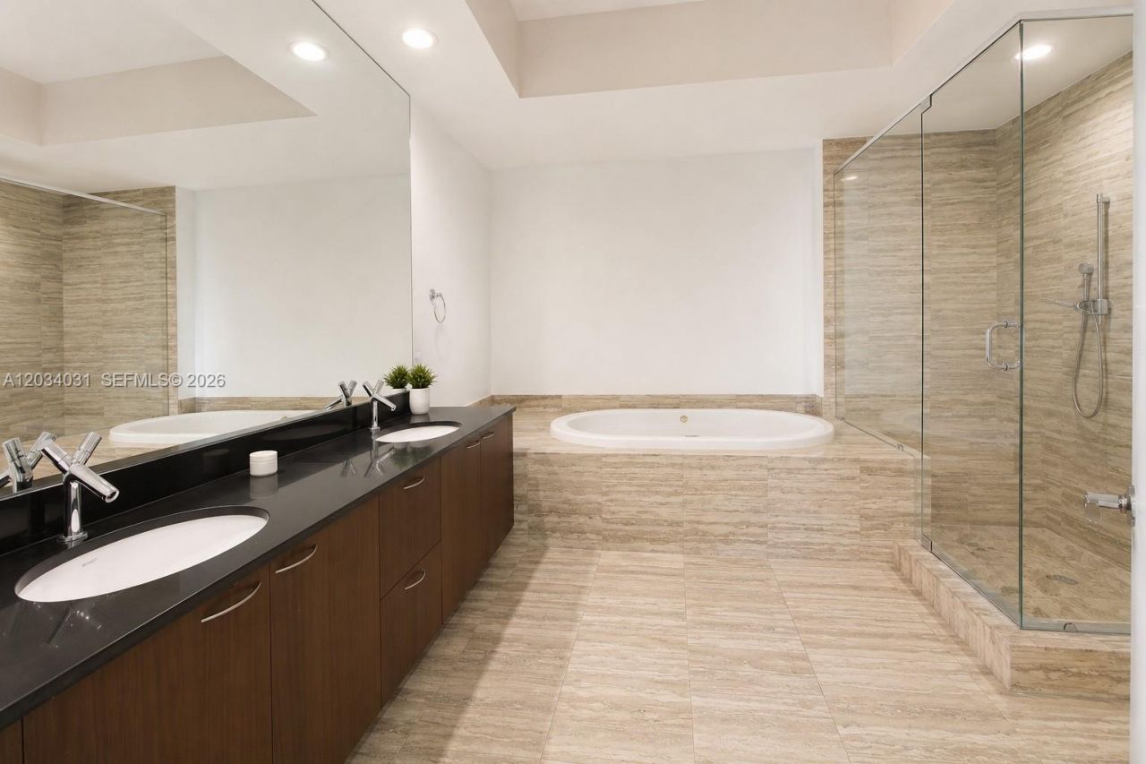 15901 Collins Ave, Unit 403, Sunny Isles Beach, FL 33160 Photo