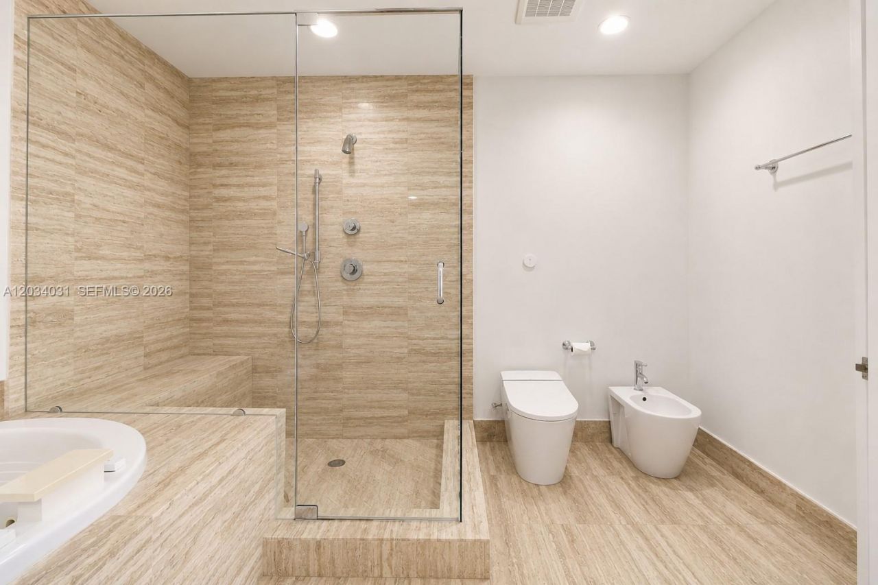 15901 Collins Ave, Unit 403, Sunny Isles Beach, FL 33160 Photo