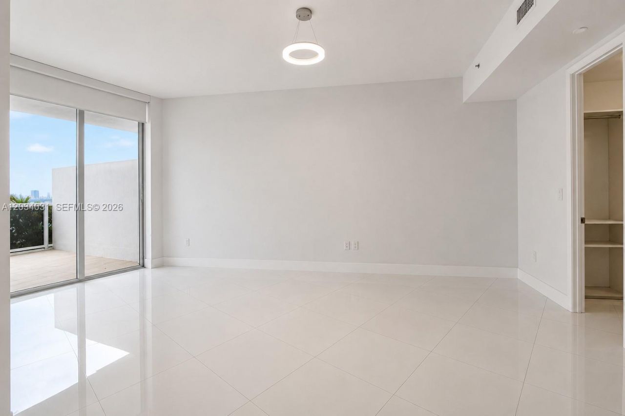 15901 Collins Ave, Unit 403, Sunny Isles Beach, FL 33160 Photo