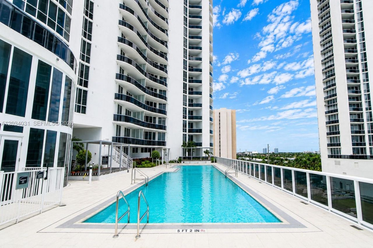 15901 Collins Ave, Unit 403, Sunny Isles Beach, FL 33160 Photo