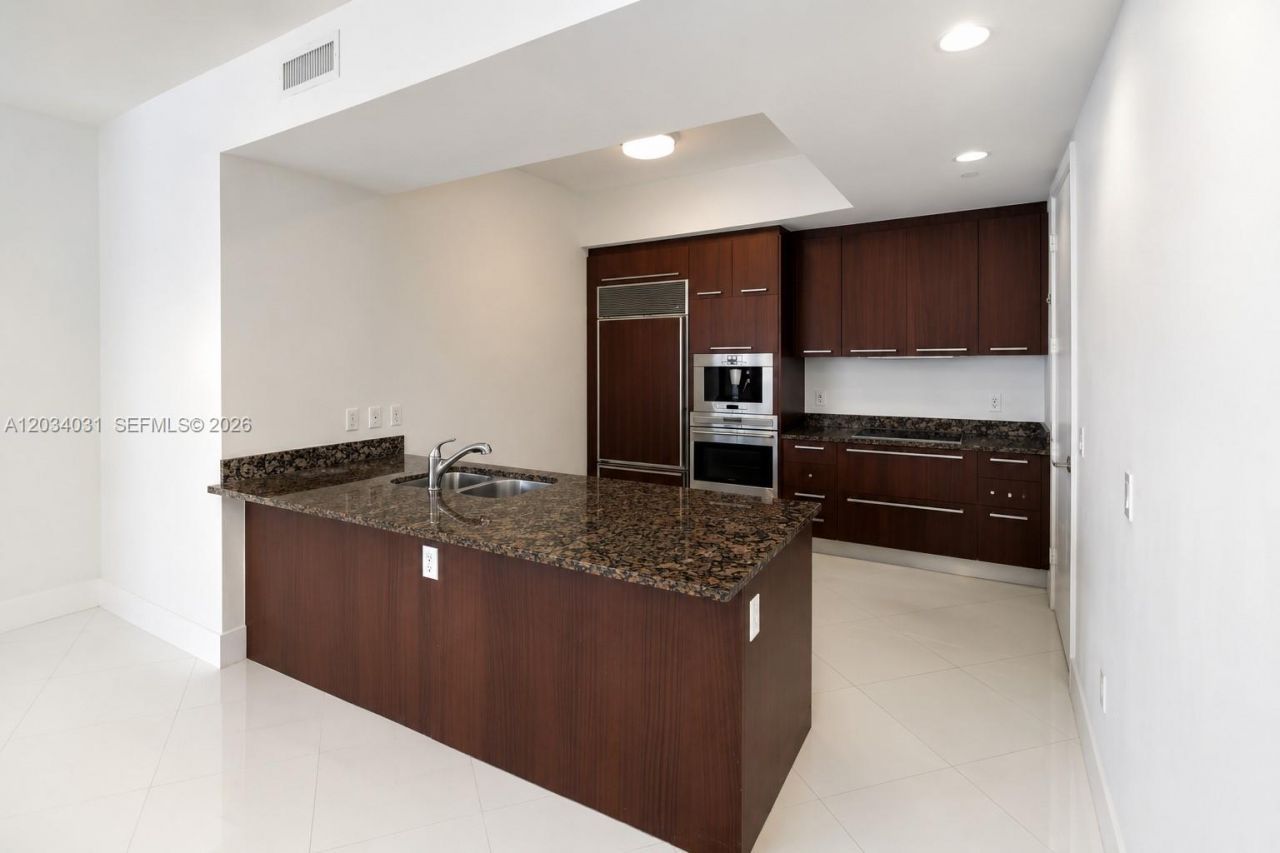 15901 Collins Ave, Unit 403, Sunny Isles Beach, FL 33160 Photo