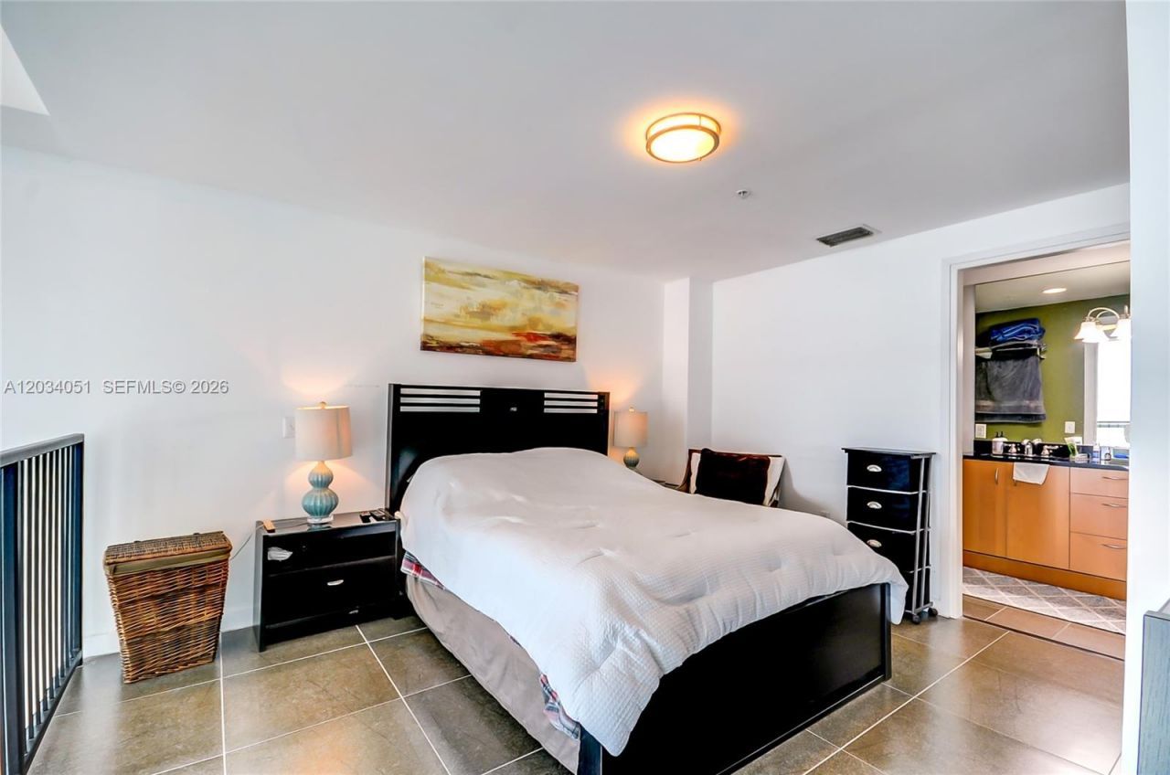 300 S Biscayne Bluv , Unit L-1022, Miami, FL 33131 Photo