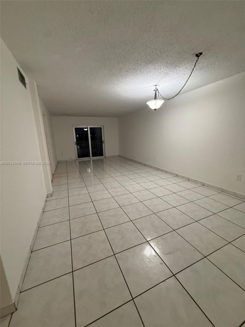 9917 W Okeechobee Rd , Unit 3-510, Hialeah Gardens, FL 33016 Photo