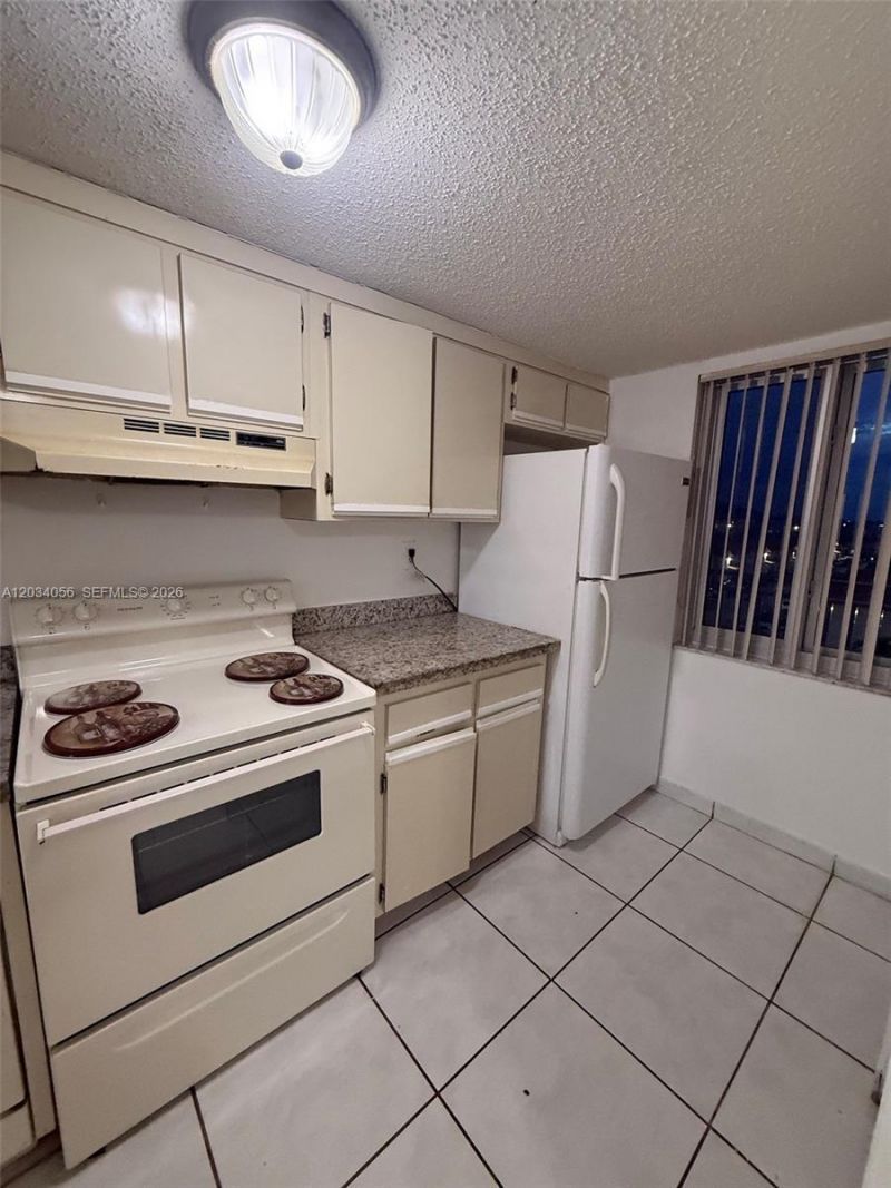 9917 W Okeechobee Rd , Unit 3-510, Hialeah Gardens, FL 33016 Photo