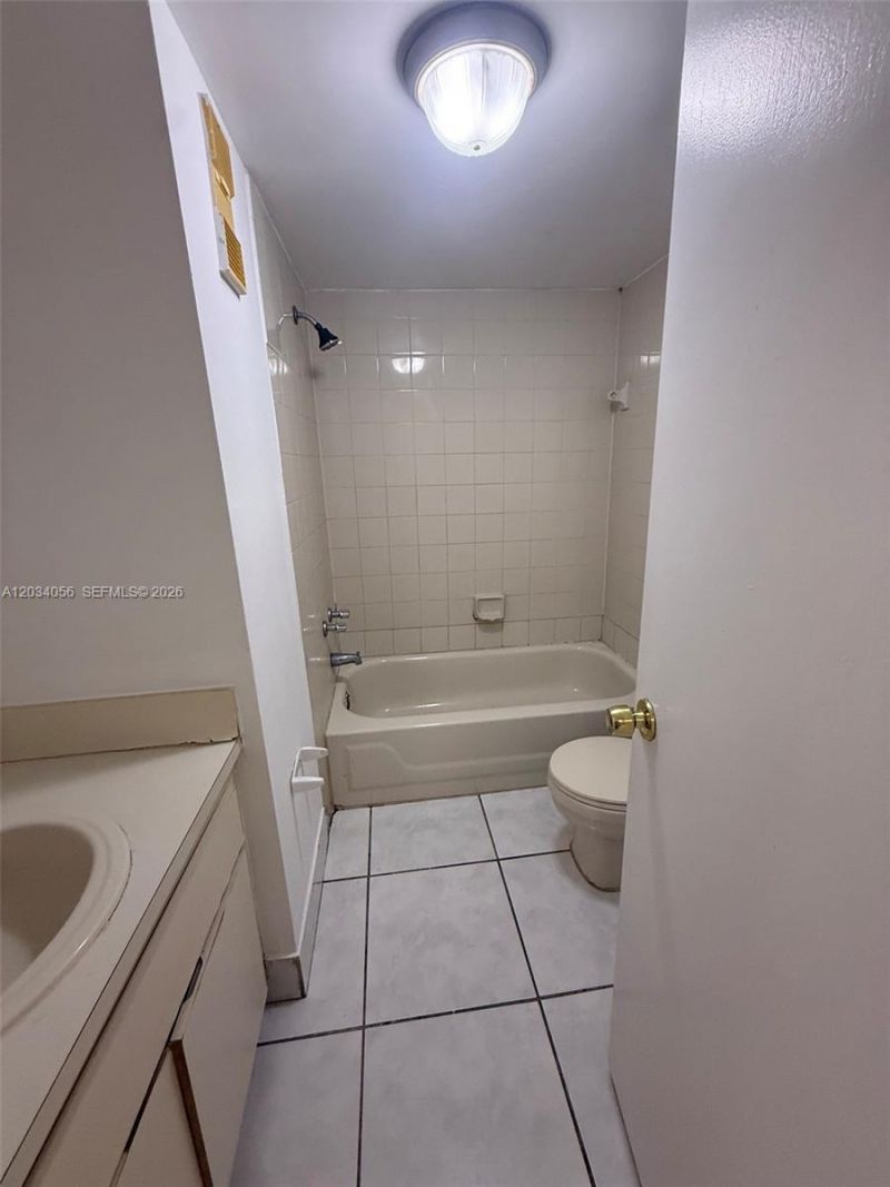 9917 W Okeechobee Rd , Unit 3-510, Hialeah Gardens, FL 33016 Photo