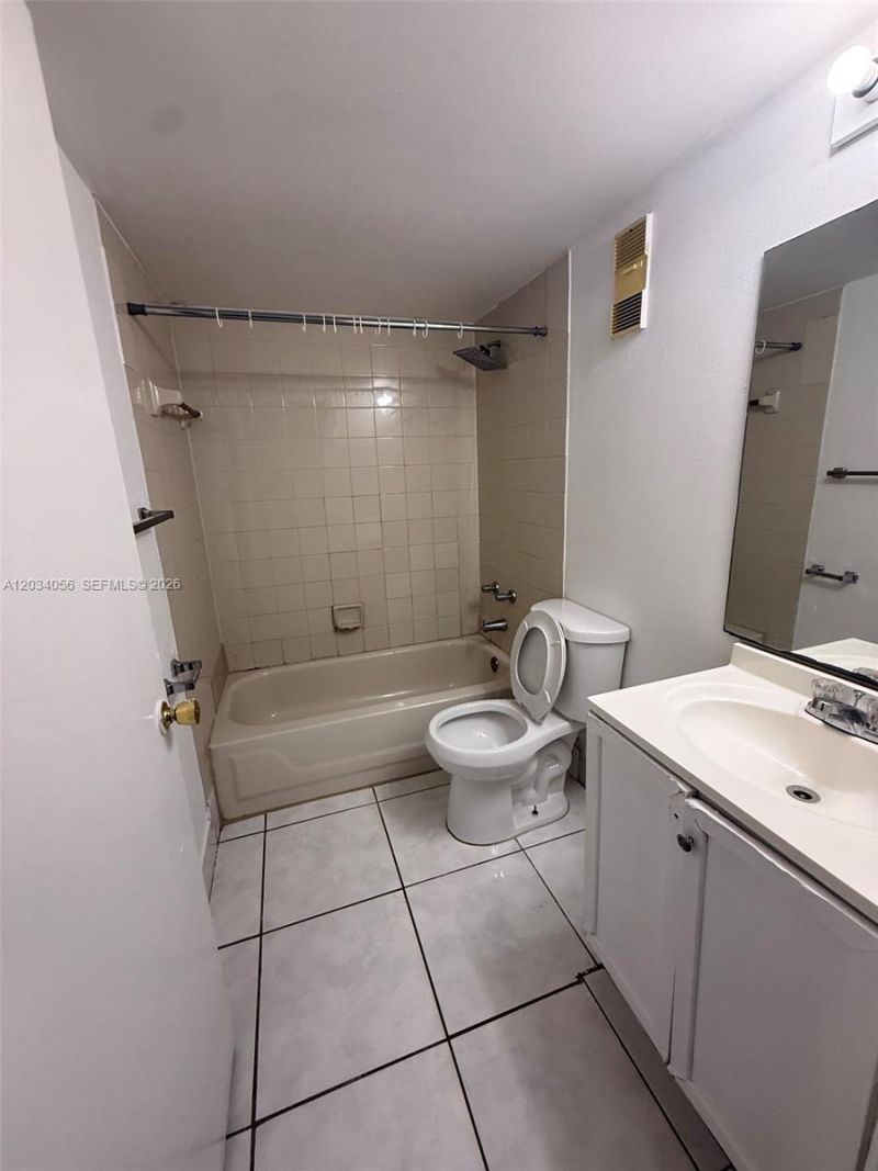 9917 W Okeechobee Rd , Unit 3-510, Hialeah Gardens, FL 33016 Photo