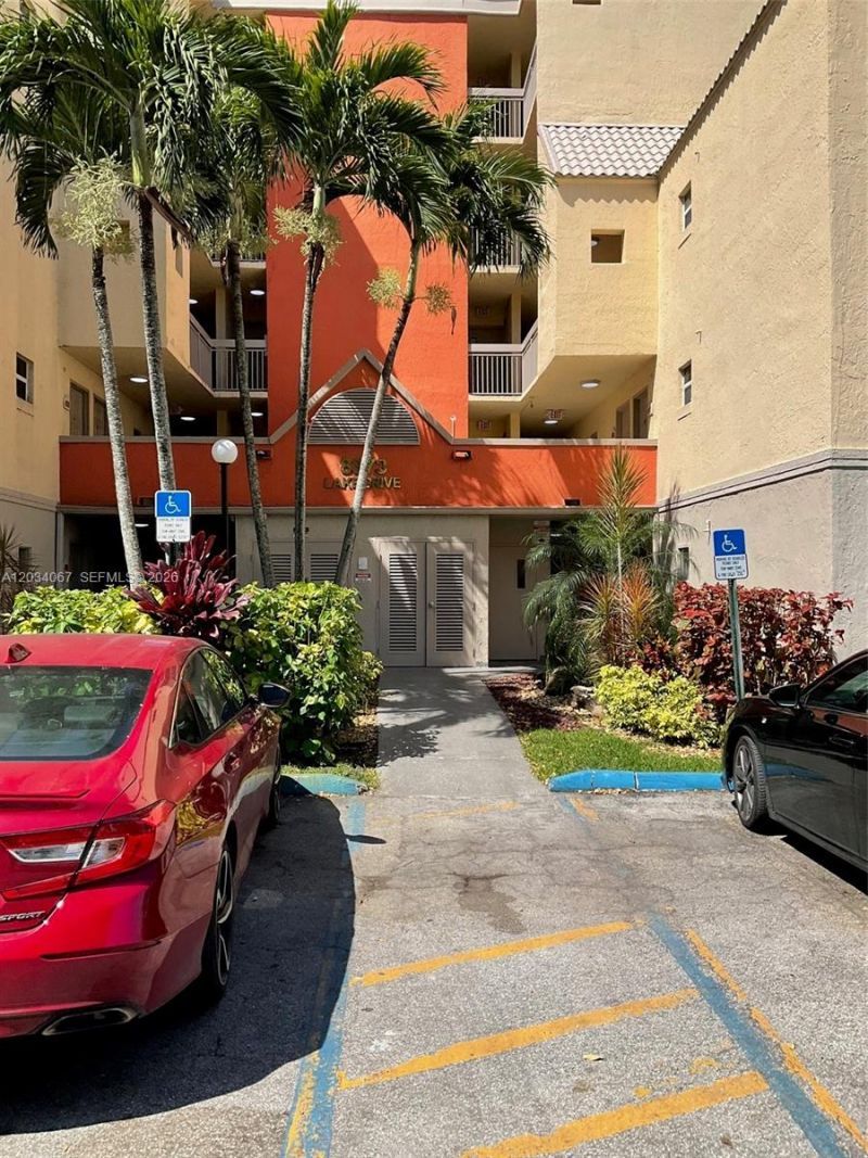 8373 Lake Dr, Unit 106, Doral, FL 33166 Main Photo