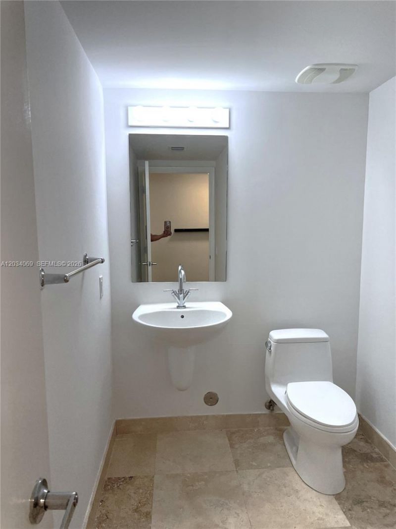 41 SE 5th St, Unit 911, Miami, FL 33131 Photo