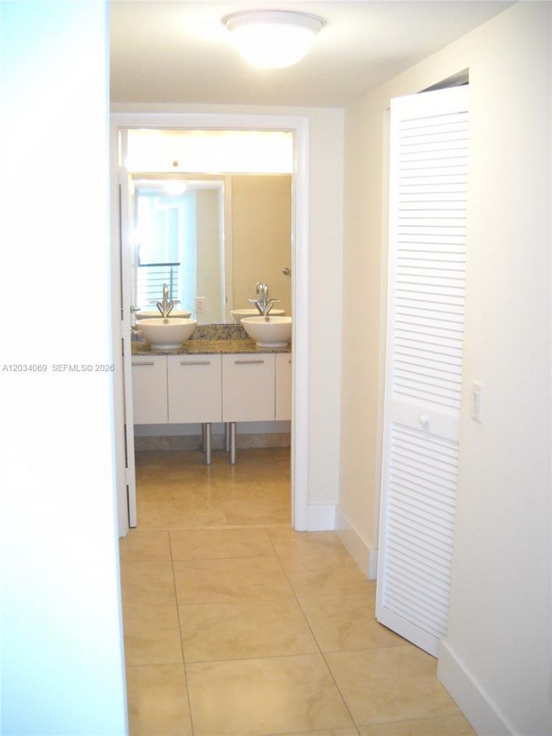 41 SE 5th St, Unit 911, Miami, FL 33131 Photo