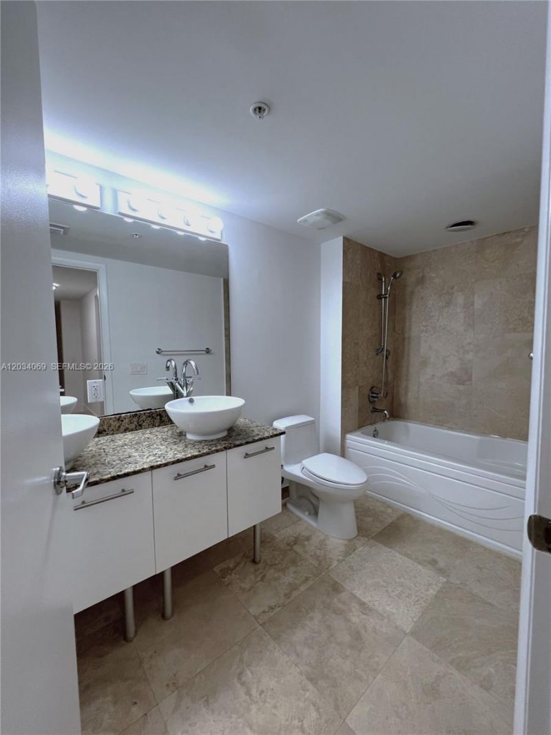 41 SE 5th St, Unit 911, Miami, FL 33131 Photo