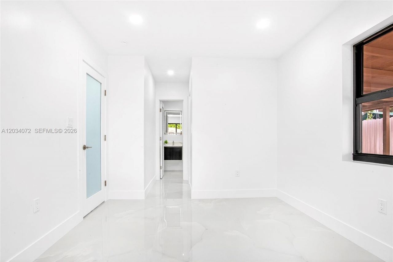 9290 NW 32nd Ct Rd, Miami, FL 33147 Photo