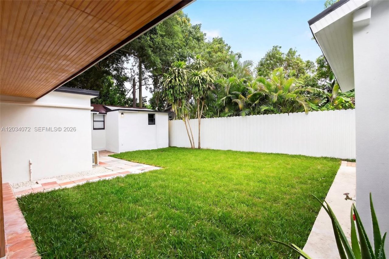 9290 NW 32nd Ct Rd , Miami, FL 33147 Photo