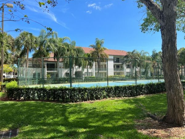 550 S Park Rd , Unit 14-8, Hollywood, FL 33021