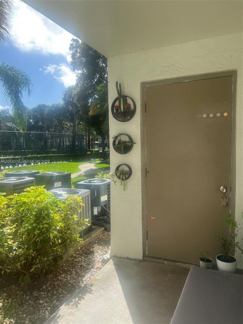 550 S Park Rd , Unit 14-8, Hollywood, FL 33021 Photo