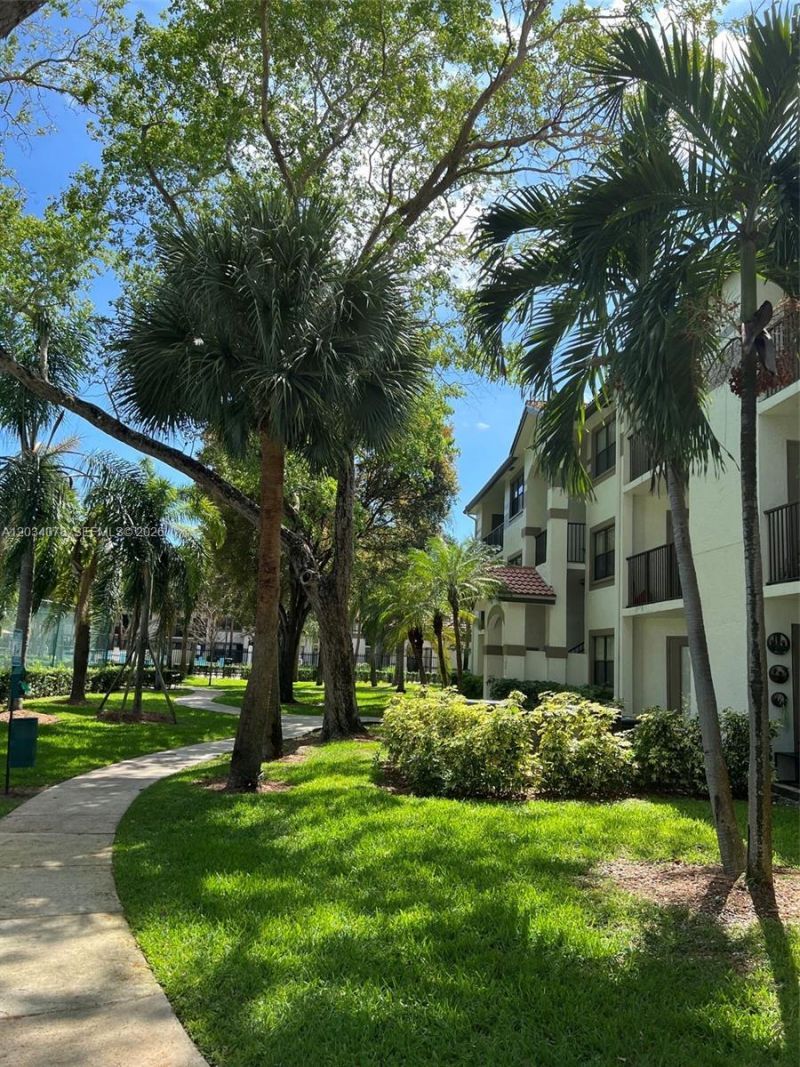550 S Park Rd , Unit 14-8, Hollywood, FL 33021 Photo